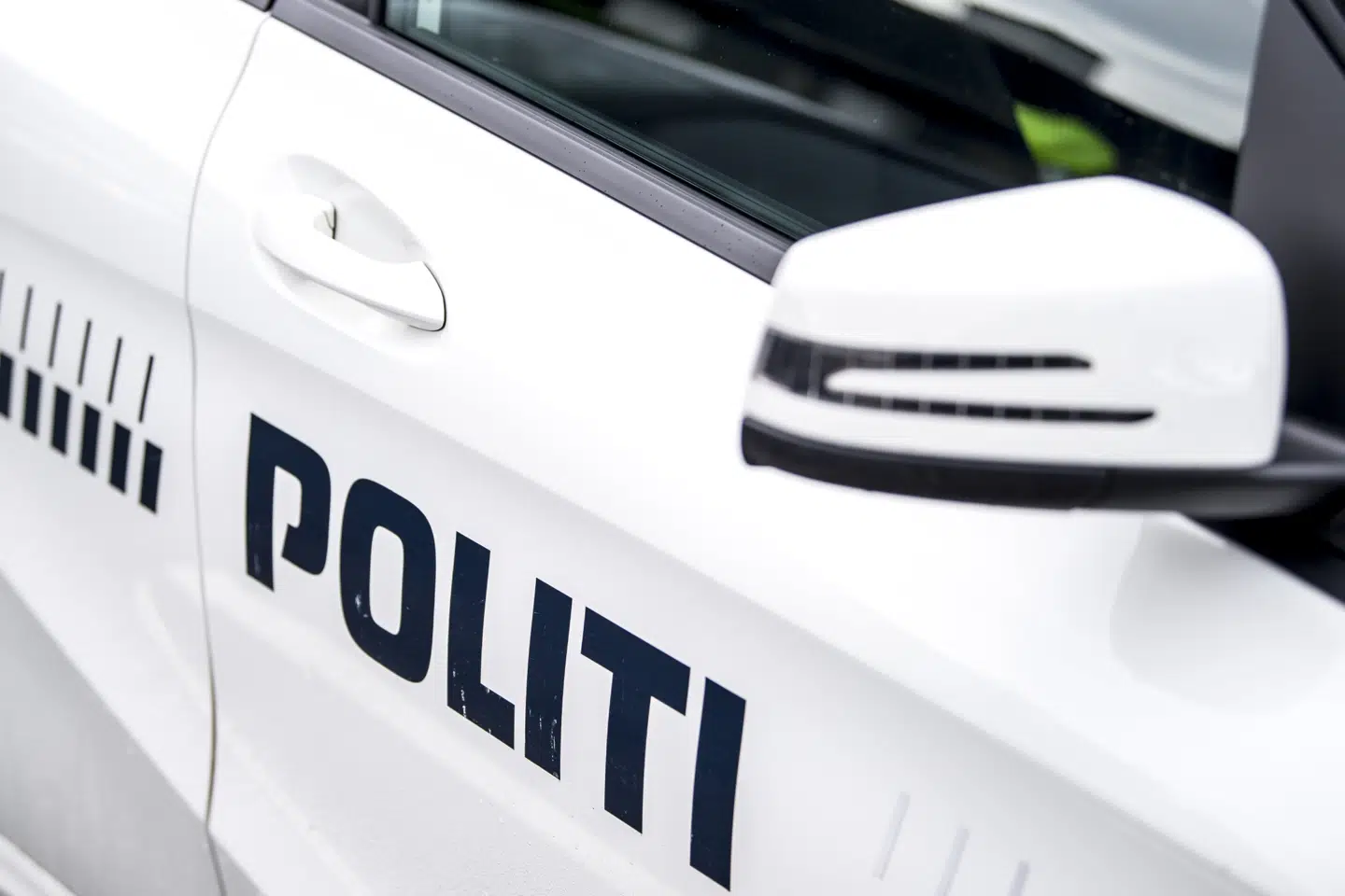 Politiklagemyndigheden har rejst nye sigtelser mod tre politifolk, som er mistænkt i en sag om narkosalg og tyveri. (Arkivfoto).