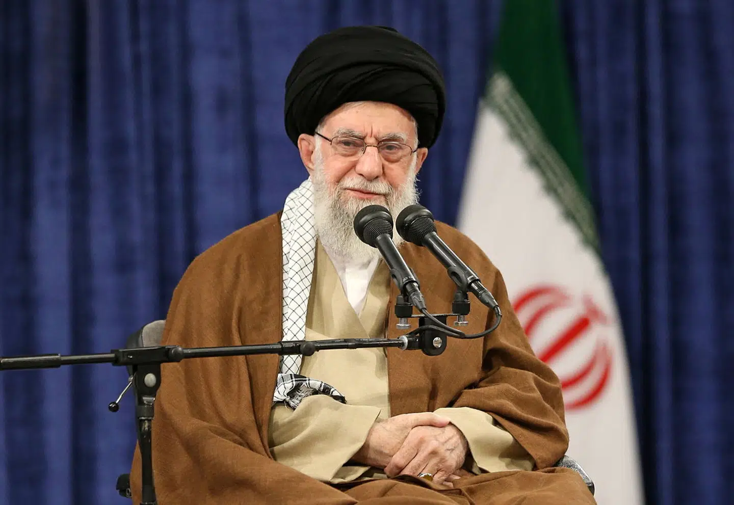 Når frygten for storkrig i Mellemøsten melder sig, peger alle pile på Irans øverste leder, Ayatollah Ali Khamenei.