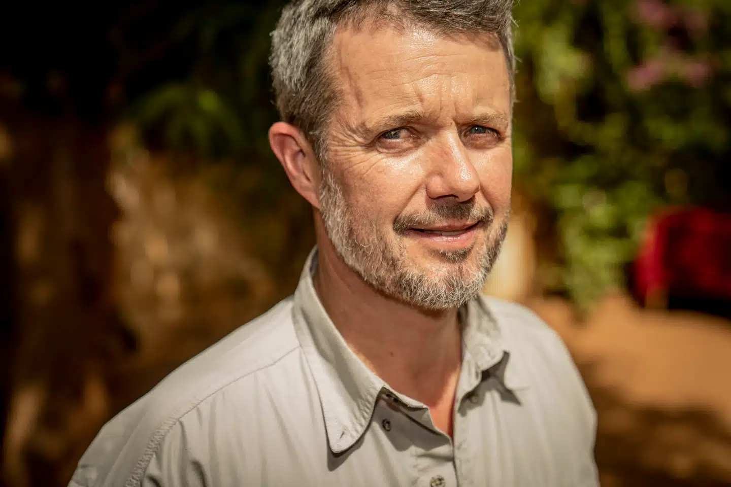 Kong Frederik deler sine tanker om kongeværdigheden med danskerne i ny bog.